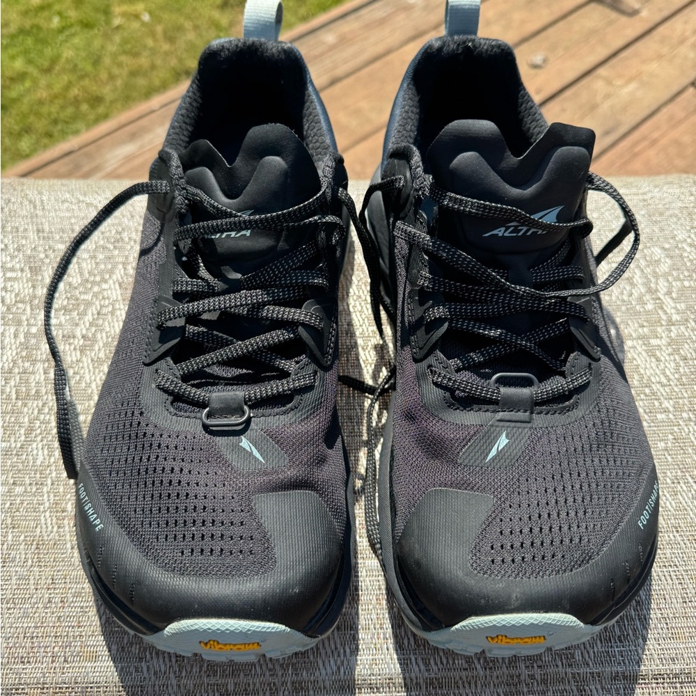 Altra Olympus 4 Black Running Shoes